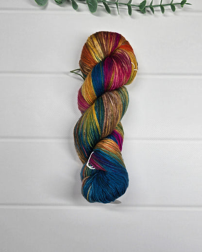 KnitPro Symfonie Terra Dragon Vine Sockenwolle in Pink, Blau, Gold und Erdtönen