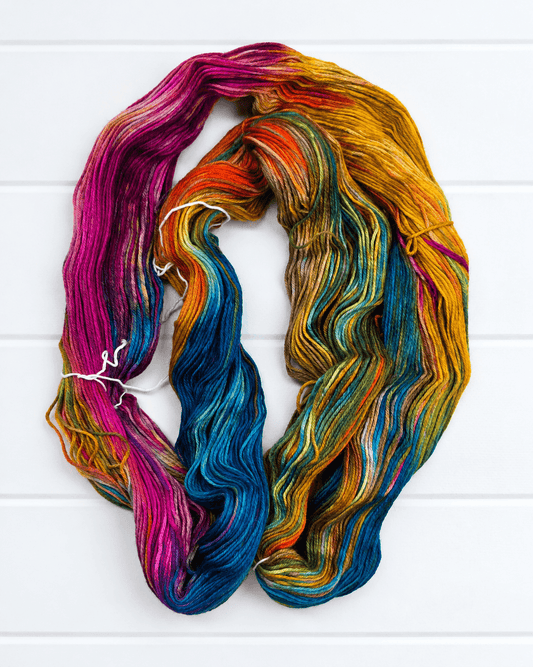 KnitPro Symfonie Terra Dragon Vine Sockenwolle in Pink, Blau, Gold und Erdtönen
