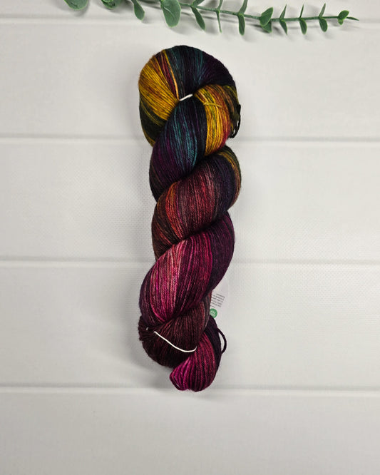 KnitPro Symfonie Terra Harvest Vine Sockenwolle in Bordeaux, Violett, Gold und Petrol