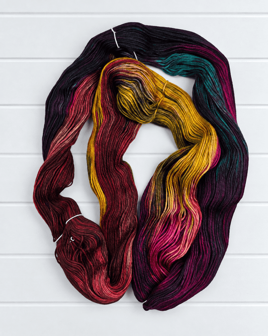 KnitPro Symfonie Terra Harvest Vine Sockenwolle in Bordeaux, Violett, Gold und Petrol