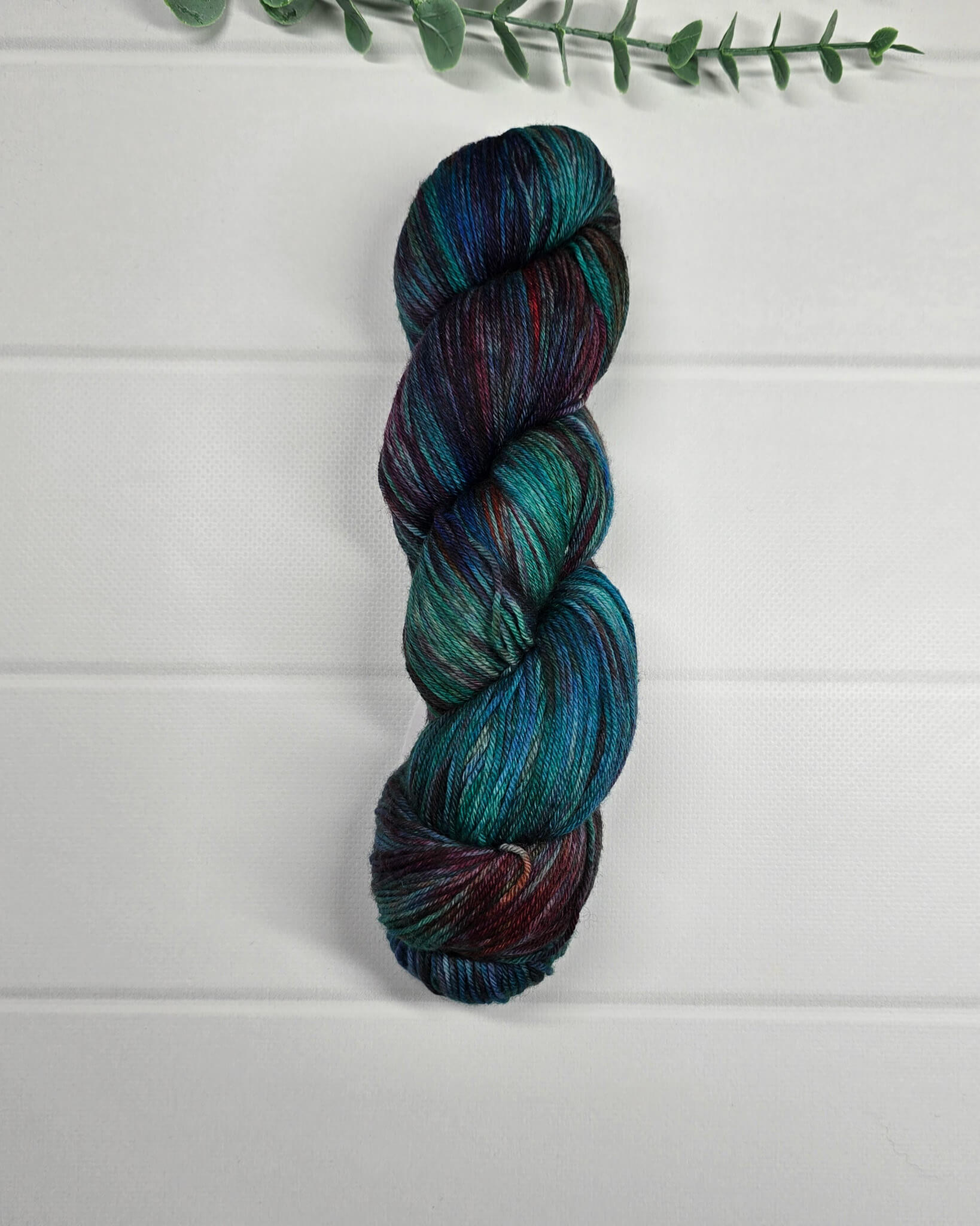 KnitPro Symfonie Terra Tropical Seascape Sockenwolle in Petrol, Türkis, Blau und Bordeaux