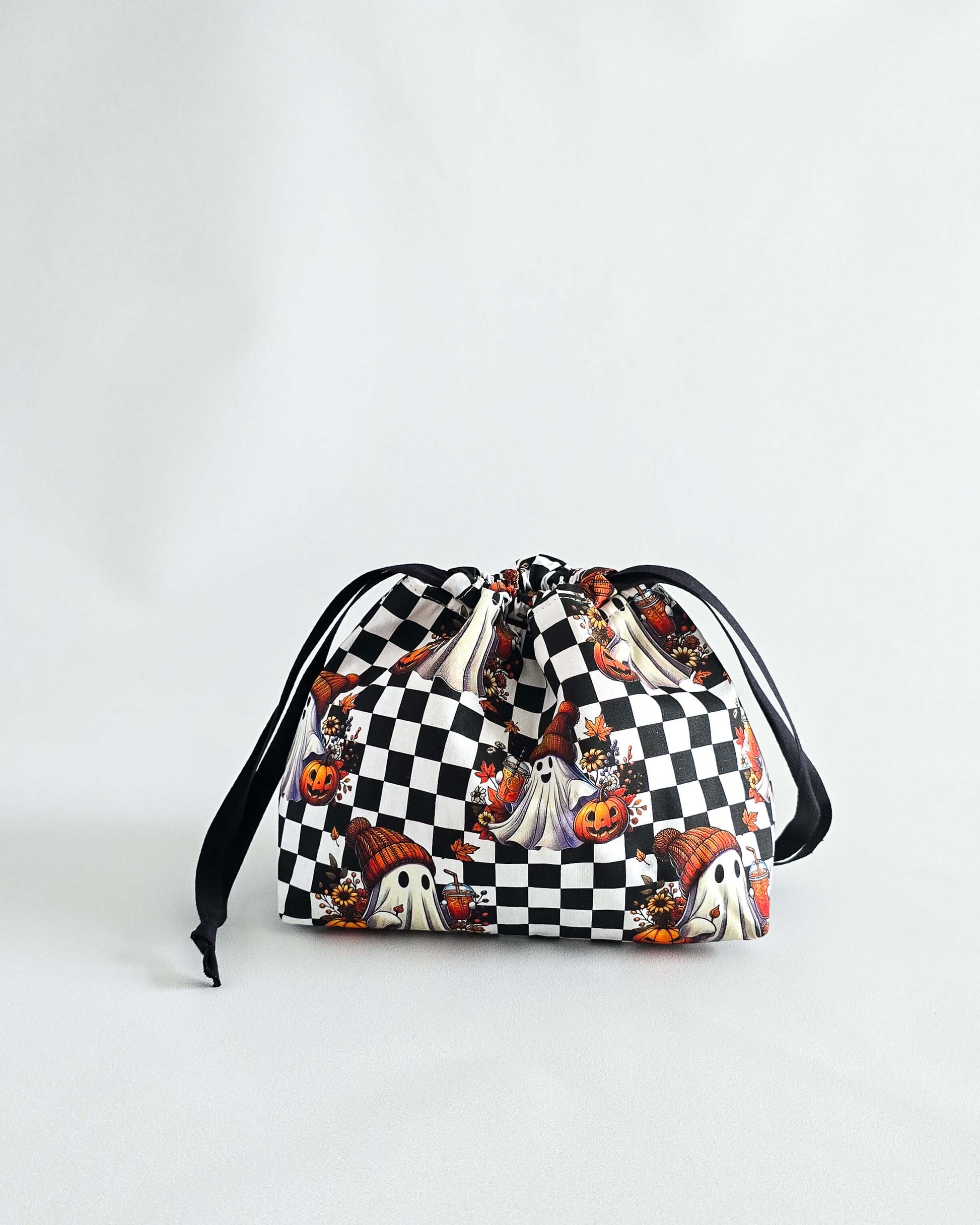 Lyra Projekttasche Halloween Geist im Checkerboard-Design, handgenäht in Deutschland