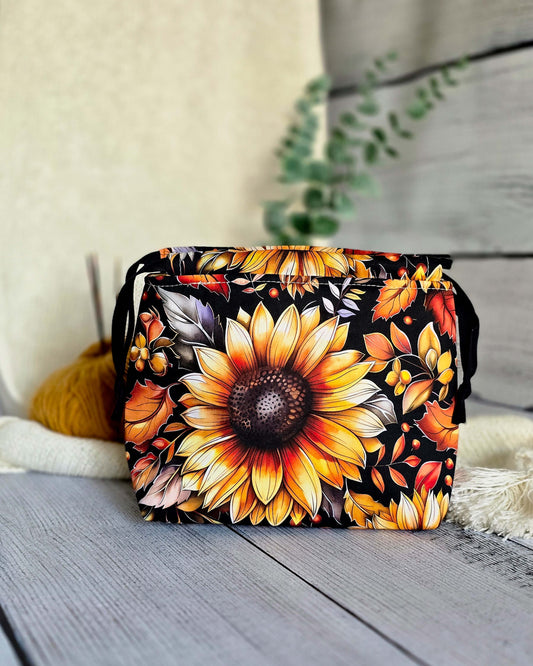 Lyra Projekttasche Sonnenblume mit Herbstblättern, handgenähter Projektbeutel von Nadelmikado aus Deutschland