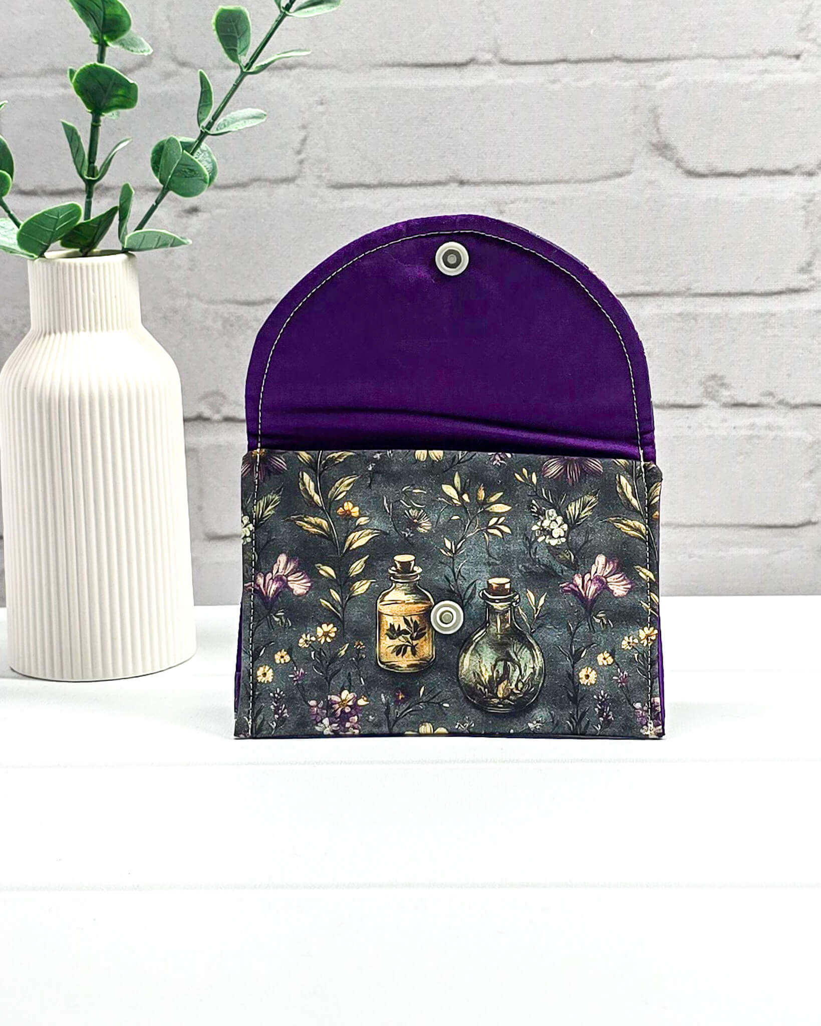 Mini Pouch Botanical Apothecary für Maschenmarkierer und kleines Strickzubehör mit botanischem Apotheker-Motiv. Handgenäht in Bayern von NadelMikado.