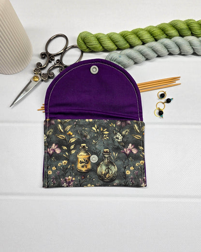 Mini Pouch Botanical Apothecary für Maschenmarkierer und kleines Strickzubehör mit botanischem Apotheker-Motiv. Handgenäht in Bayern von NadelMikado.