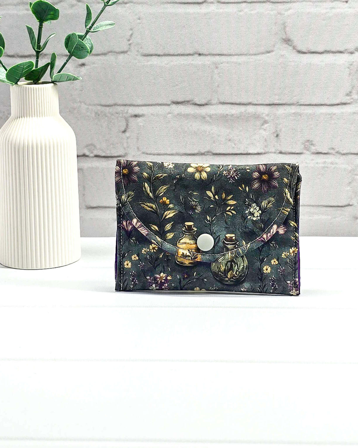 Mini Pouch Botanical Apothecary für Maschenmarkierer und kleines Strickzubehör mit botanischem Apotheker-Motiv. Handgenäht in Bayern von NadelMikado.