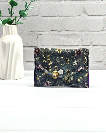 Mini Pouch Botanical Apothecary für Maschenmarkierer und kleines Strickzubehör mit botanischem Apotheker-Motiv. Handgenäht in Bayern von NadelMikado.