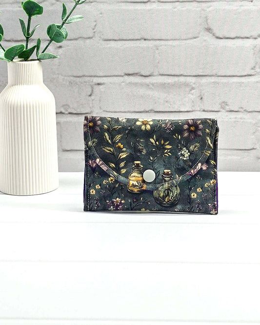 Mini Pouch Botanical Apothecary für Maschenmarkierer und kleines Strickzubehör mit botanischem Apotheker-Motiv. Handgenäht in Bayern von NadelMikado.