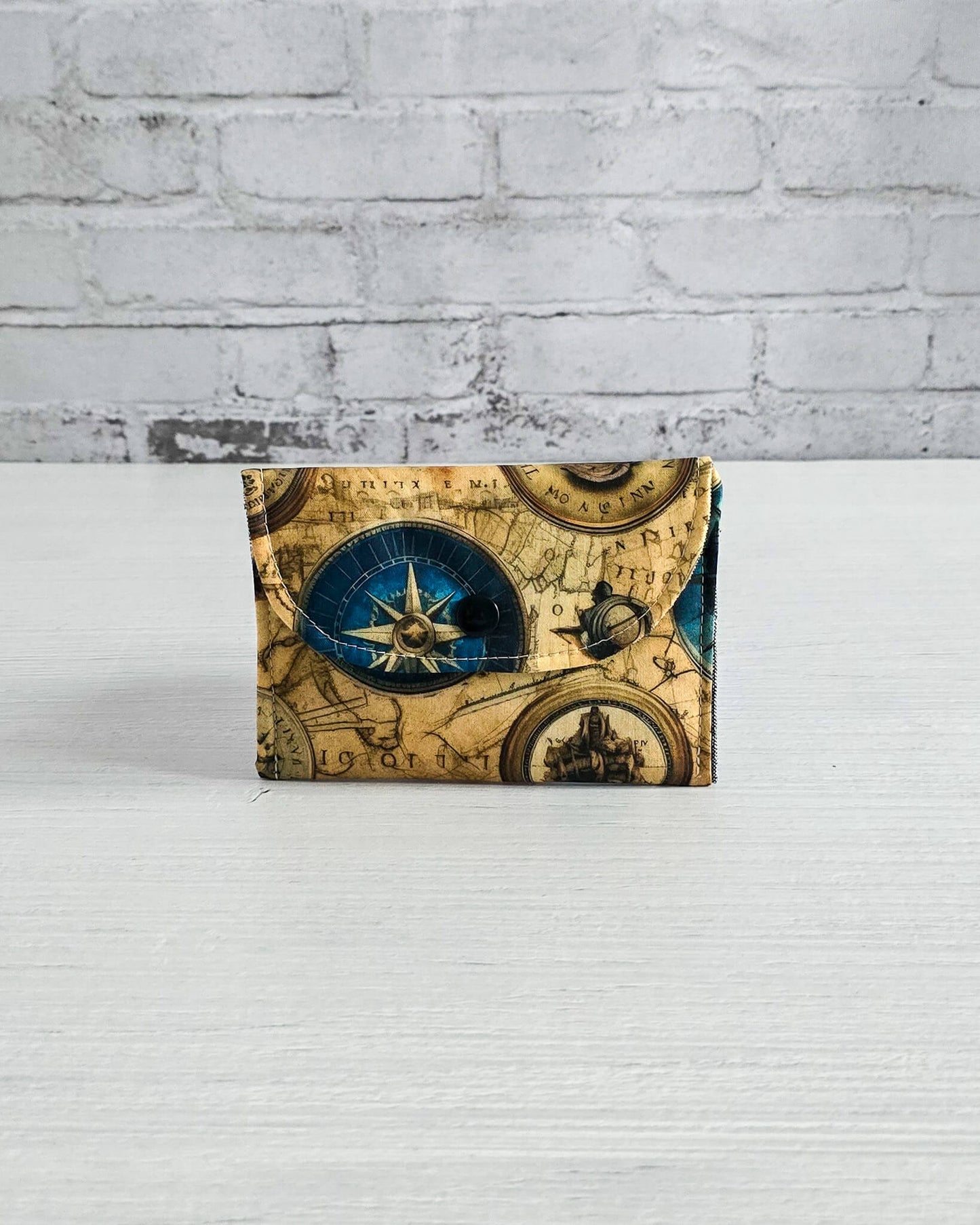 Mini-Pouch Old Maps mit Karten- und Kompassmotiv - handgenäht in Bayern von Nadelmikado