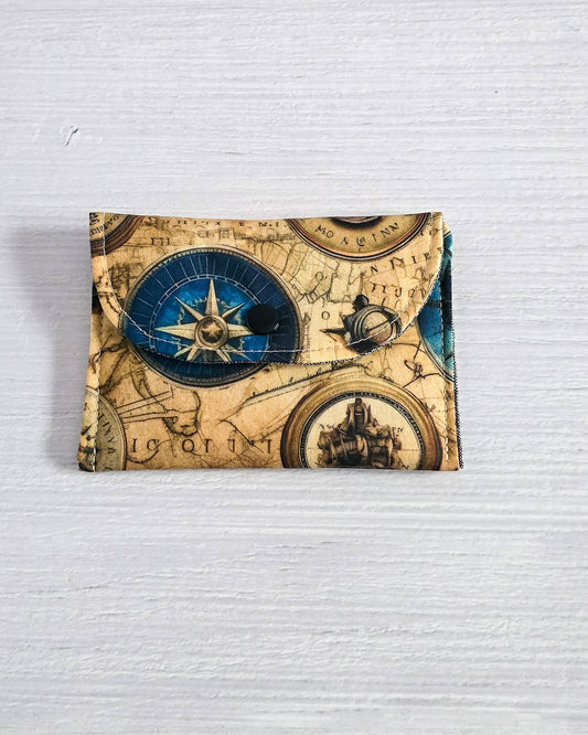 Mini-Pouch Old Maps mit Karten- und Kompassmotiv - handgenäht in Bayern von Nadelmikado
