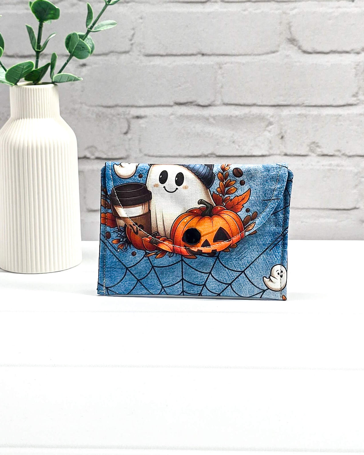 Mini Pouch für Strickzubehör mit Geist, Kürbis und Spinnennetz auf blauem Stoff, handgenäht in Bayern von NadelMikado