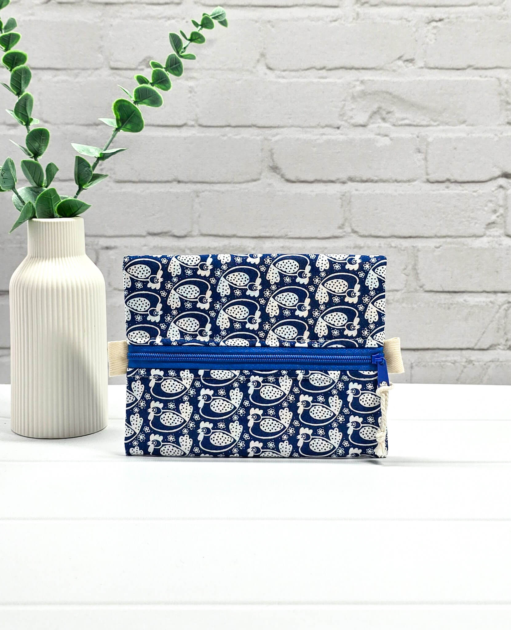 Mini Zip Pouch Vogelmotiv blau weiß handgenäht in Bayern von Nadelmikado