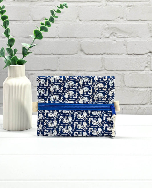 Mini Zip Pouch Vogelmotiv blau weiß handgenäht in Bayern von Nadelmikado