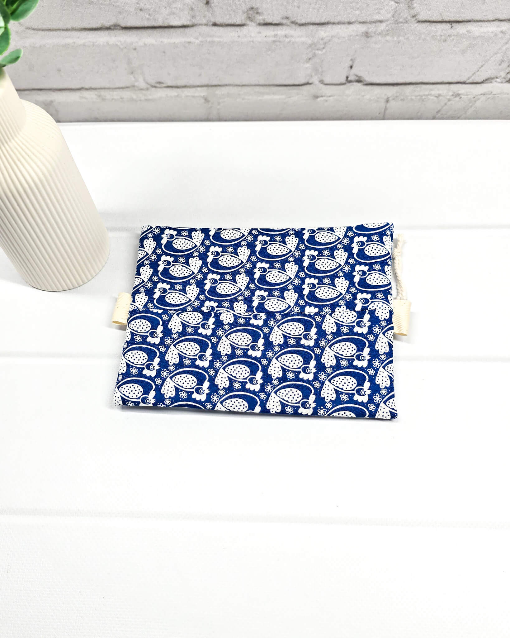 Mini Zip Pouch Vogelmotiv blau weiß handgenäht Bayern von Nadelmikado