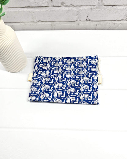 Mini Zip Pouch Vogelmotiv blau weiß handgenäht Bayern von Nadelmikado