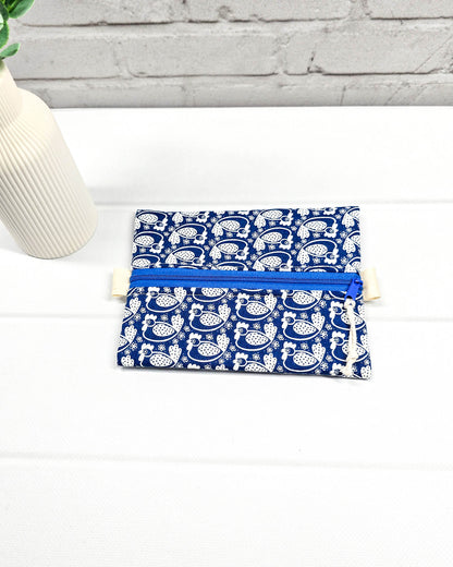 Mini Zip Pouch Vogelmotiv blau weiß handgenäht in Bayern von Nadelmikado
