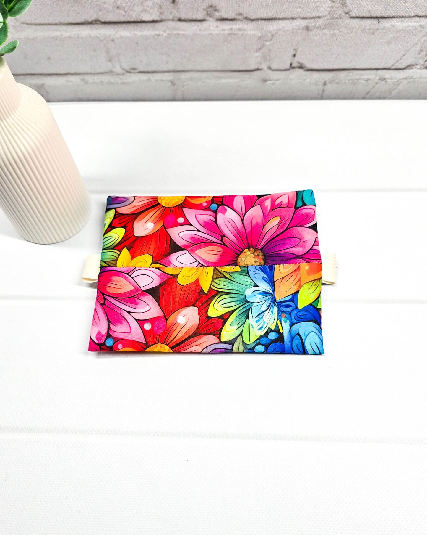 Mini Zip Pouch bunt Blumen modern handgenäht Bayern von Nadelmikado