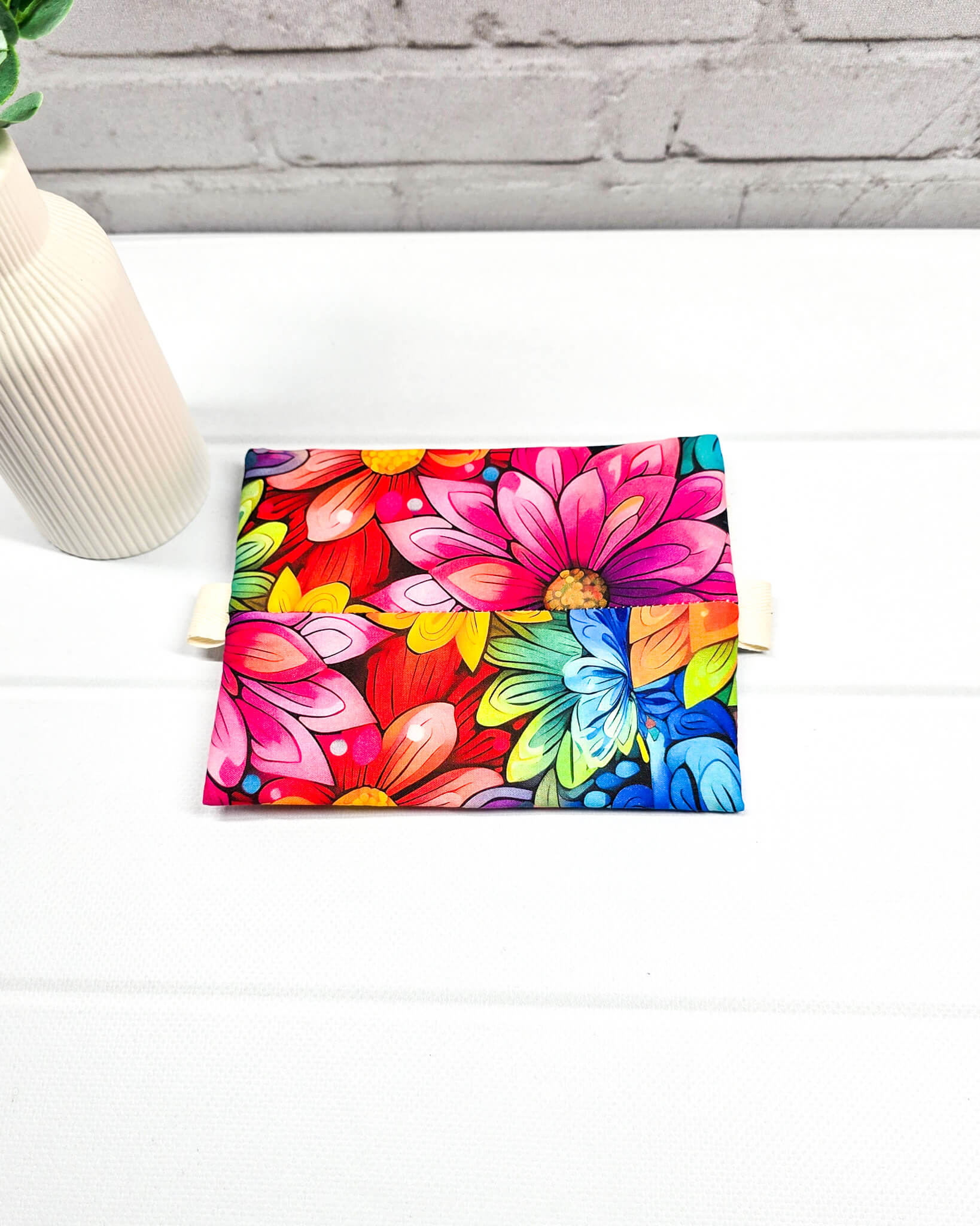 Mini Zip Pouch bunt Blumen modern handgenäht Bayern von Nadelmikado