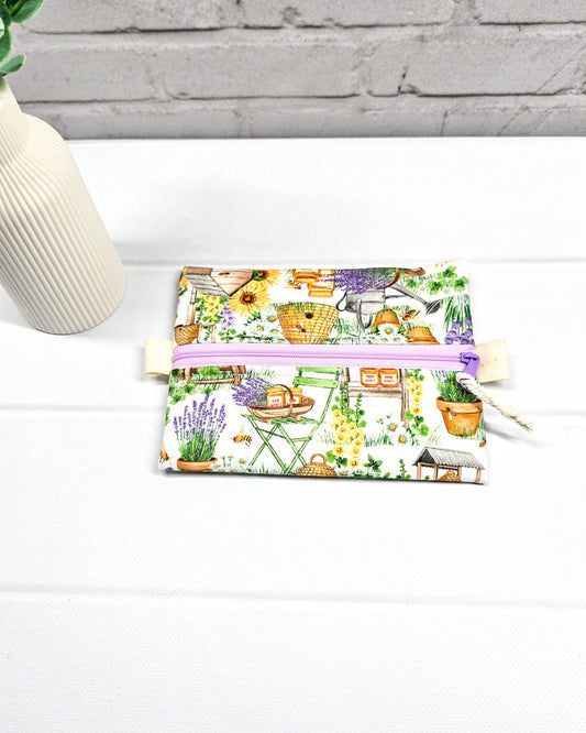 Mini Zip Pouch Gartenmotiv Blumen handgenäht Bayern von Nadelmikado