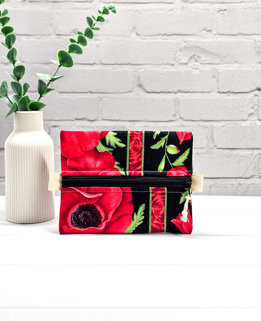 Mini Zip Pouch Mohnblumen rot schwarz handgenäht in Bayern von Nadelmikado