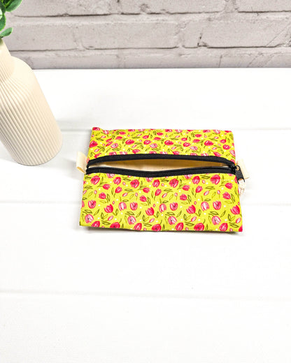 Mini Zip Pouch Tulpen Muster gelb rot handgenäht Bayern von Nadelmikado