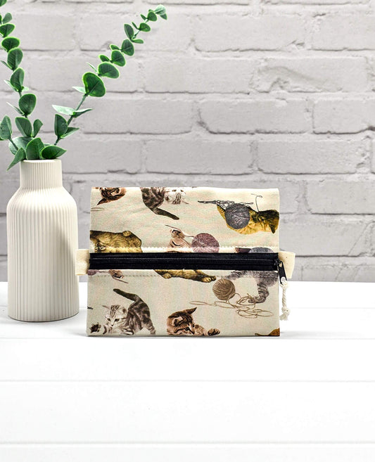 Mini Zip Pouch Katzen Wollknäuel handgenäht in Bayern von Nadelmikado
