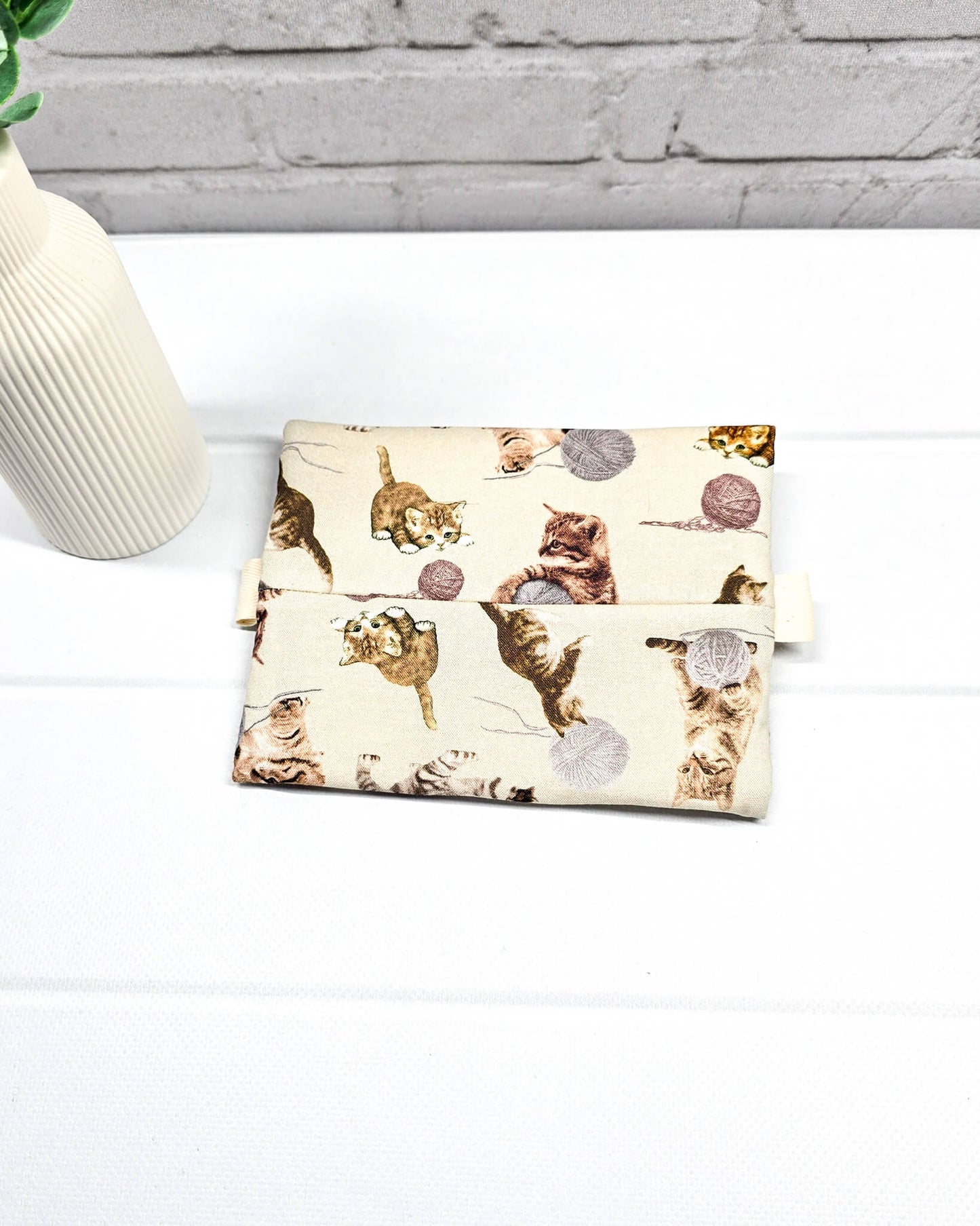 Mini Zip Pouch Katzen Wollknäuel handgenäht Bayern von Nadelmikado