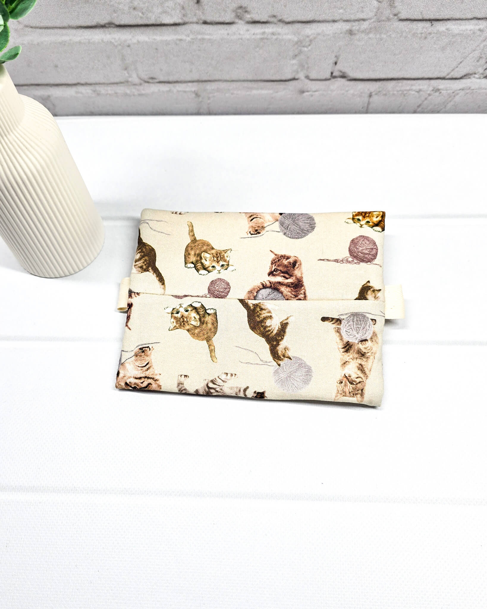 Mini Zip Pouch Katzen Wollknäuel handgenäht Bayern von Nadelmikado