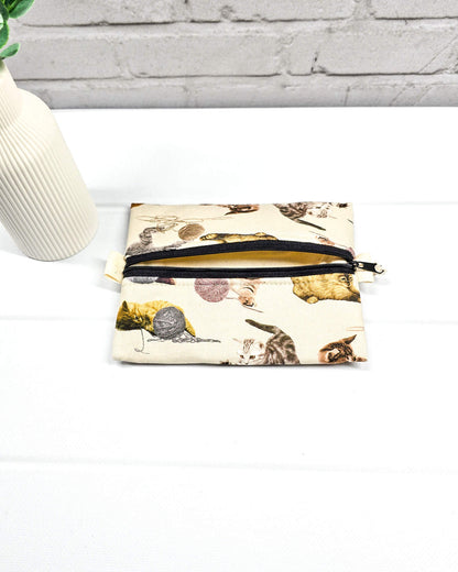 Mini Zip Pouch Katzen Wollknäuel handgenäht Bayern von Nadelmikado