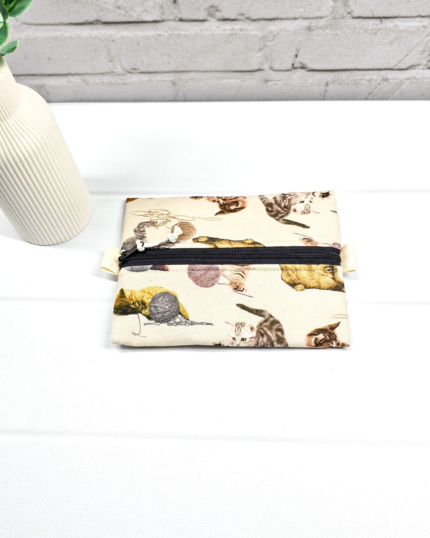 Mini Zip Pouch Katzen Wollknäuel handgenäht Bayern von Nadelmikado