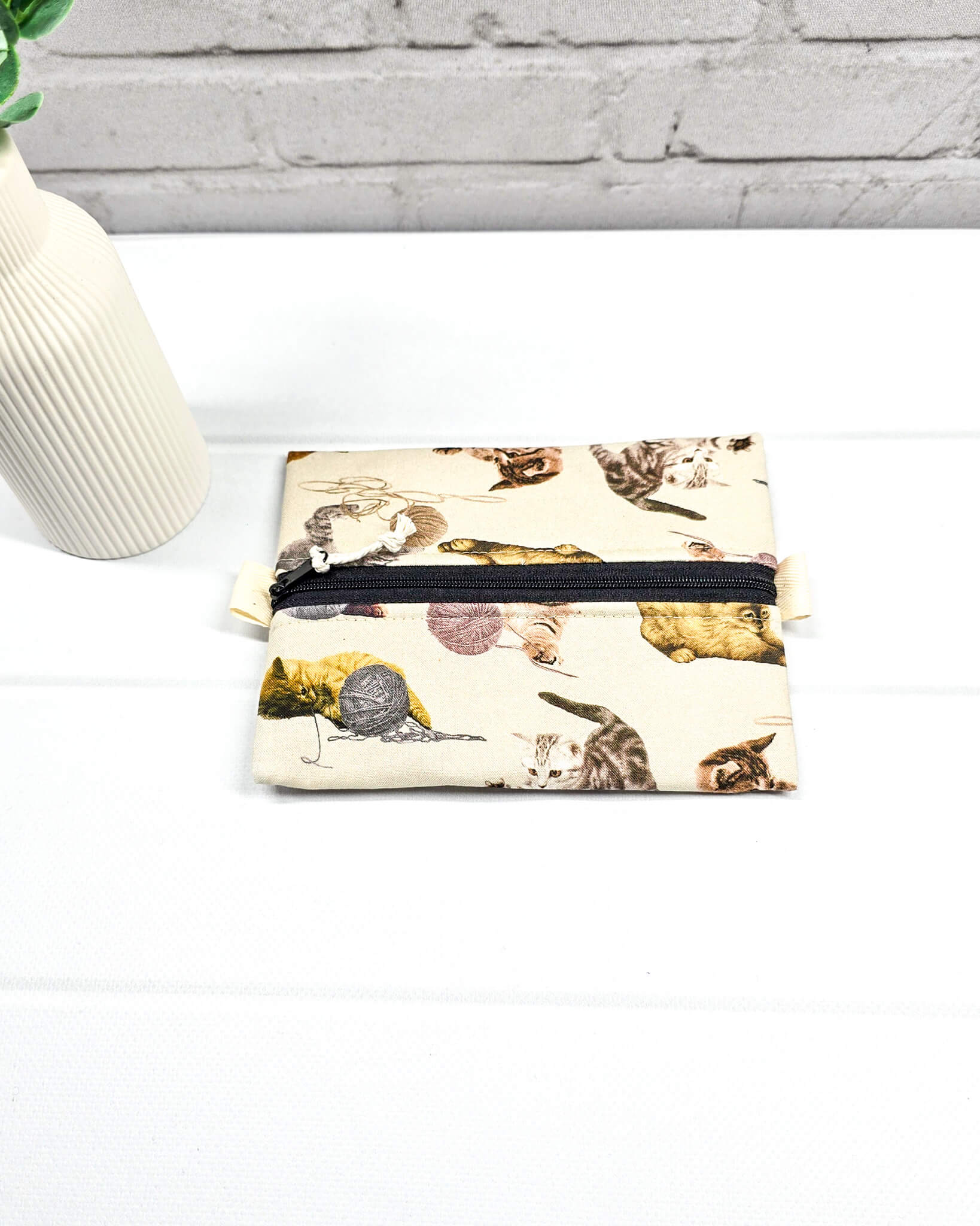 Mini Zip Pouch Katzen Wollknäuel handgenäht Bayern von Nadelmikado