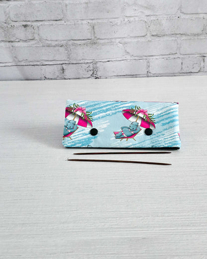 Nadelgarage 15 cm mit Nilpferd am Strand, handgenäht in Bayern von Nadelmikado