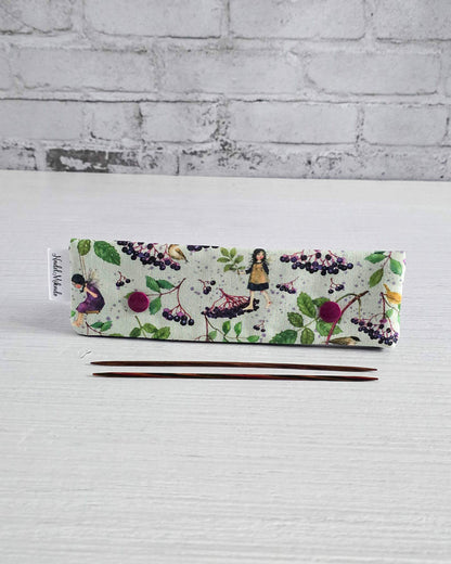 Nadelgarage 15 cm Berry Friends mit Beerenmotiv - handgenäht in Bayern von Nadelmikado