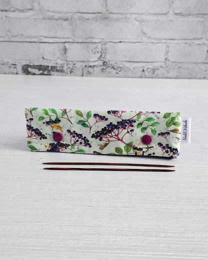 Nadelgarage 15 cm Berry Friends mit Beerenmotiv - handgenäht in Bayern von Nadelmikado