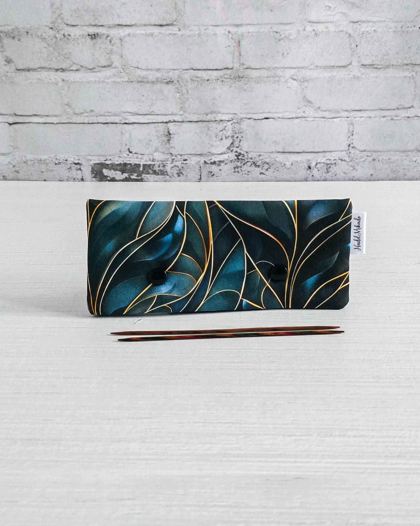 Nadelgarage 15 cm Blattlinien petrol gold handgenäht Bayern von Nadelmikado