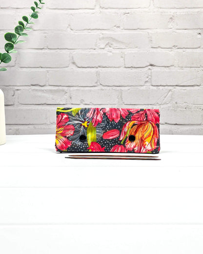 Nadelgarage 15 cm mit roten und pinken Blüten handgenäht in Bayern von Nadelmikado