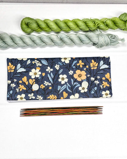 Nadelgarage 15 cm Blue Meadow, handgenäht in Bayern von Nadelmikado