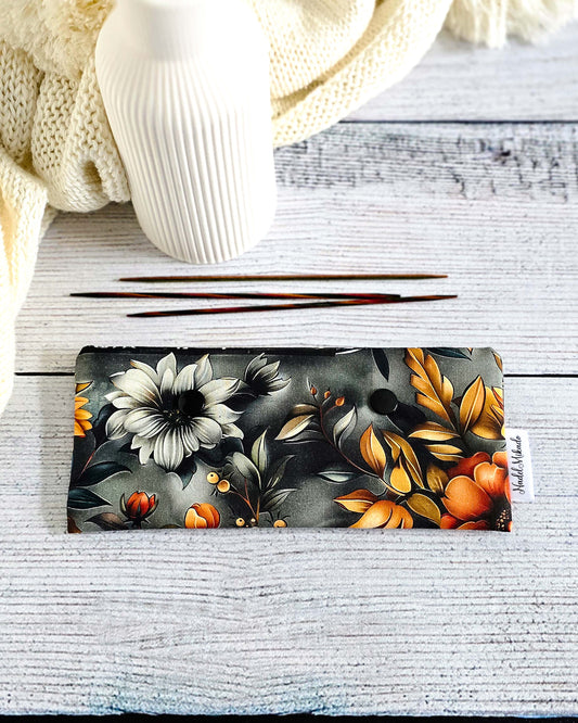 Nadelgarage 15 cm – Handgenähte Aufbewahrung für Nadelspiele mit Blumenmotiv