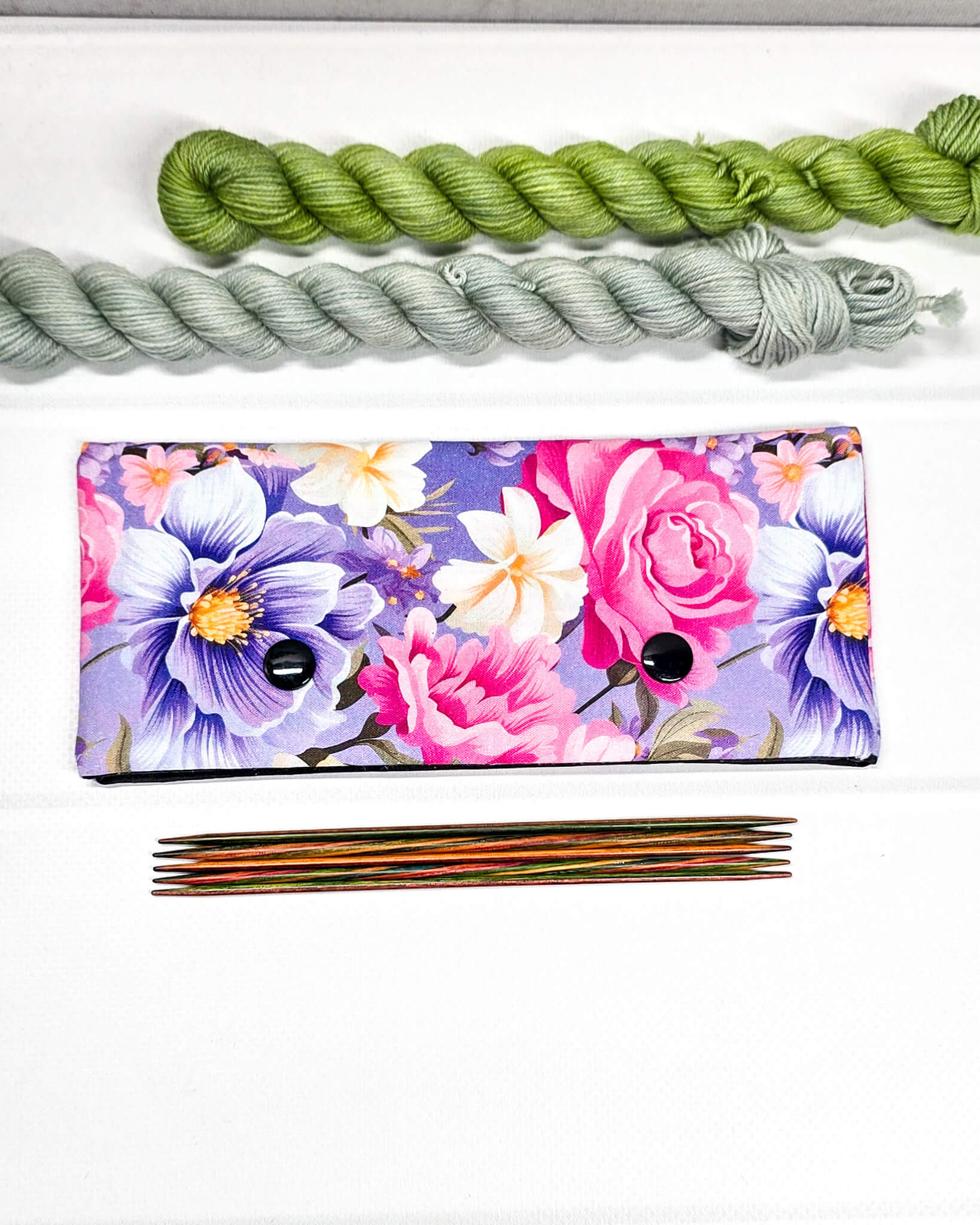 Nadelgarage 15 cm Blumenmuster pink violett Nadelmikado - handgenäht in Bayern