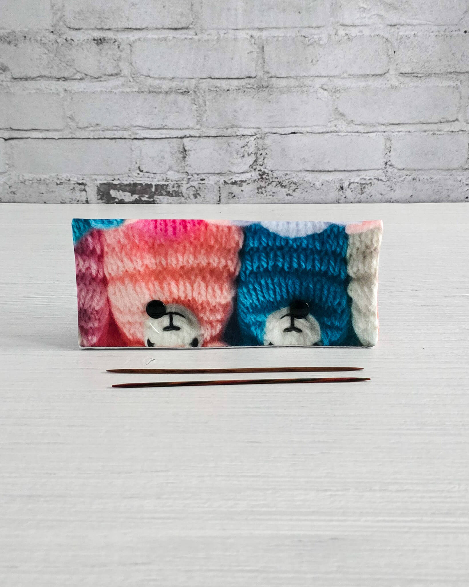 Nadelgarage 15 cm mit bunten Schafen, handgenäht in Bayern von Nadelmikado