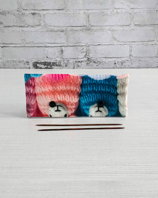 Nadelgarage 15 cm mit bunten Schafen, handgenäht in Bayern von Nadelmikado