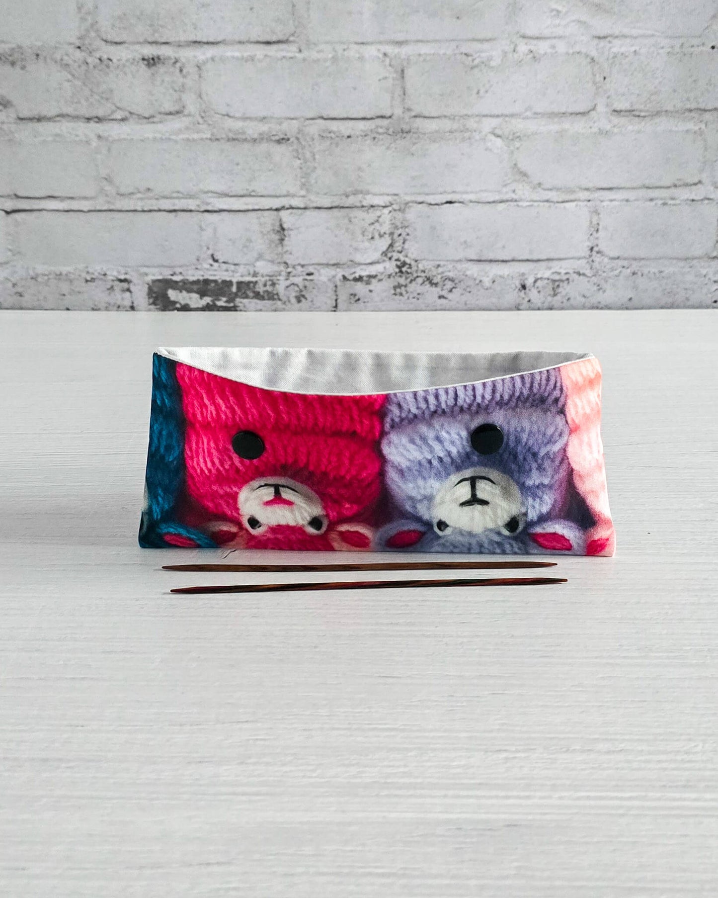 Nadelgarage 15 cm mit bunten Schafen, handgenäht in Bayern von Nadelmikado