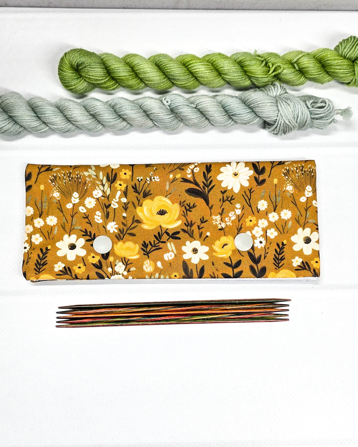 Nadelgarage 15 cm Golden Meadow, handgenäht in Bayern von Nadelmikado