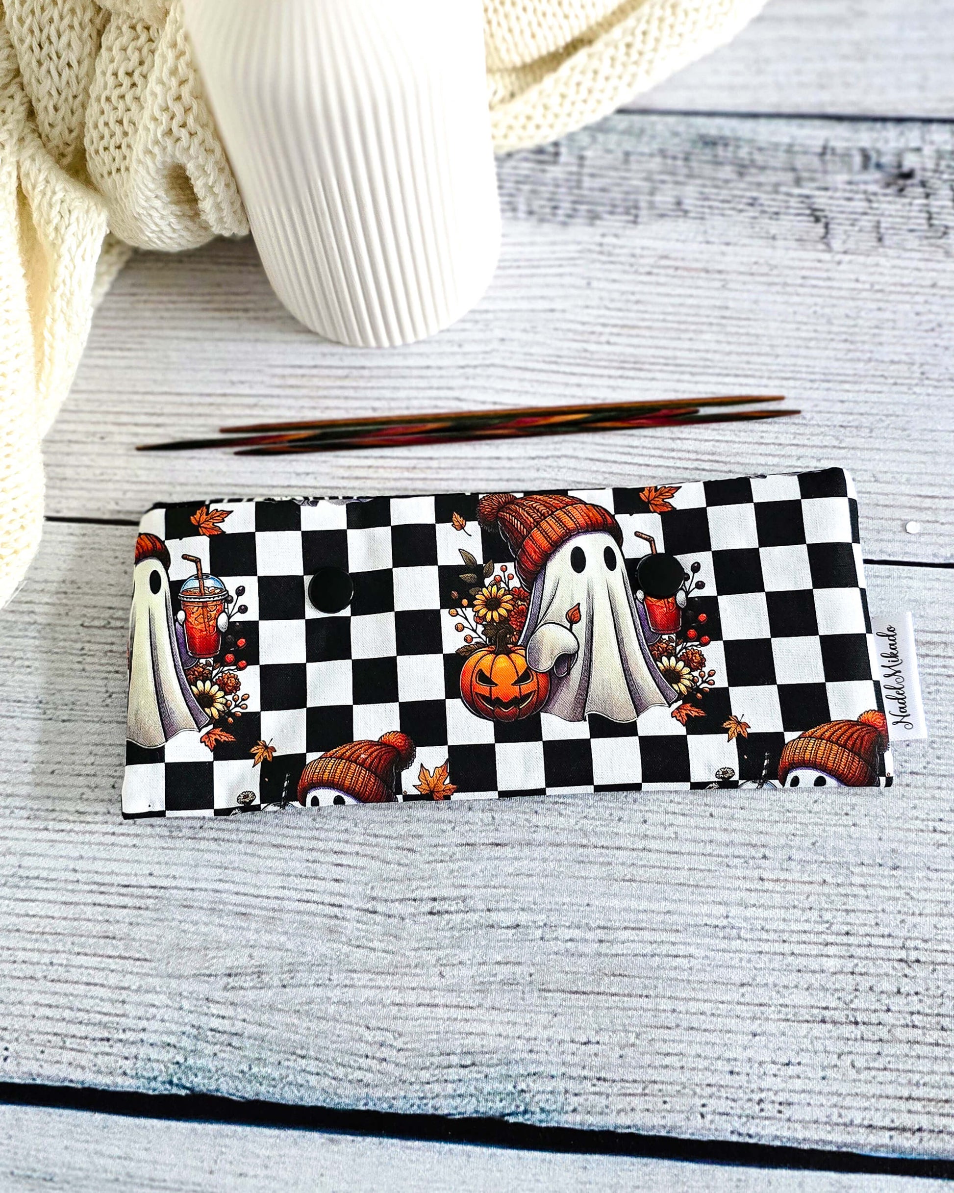 Praktische Aufbewahrung für 15 cm Nadelspiele – Nadelgarage im herbstlichen Halloween Muster