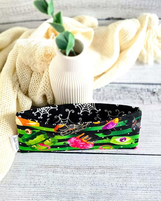 Handgenähte Nadelgarage 15 cm mit grünen Streifen und Halloween-Motiven
