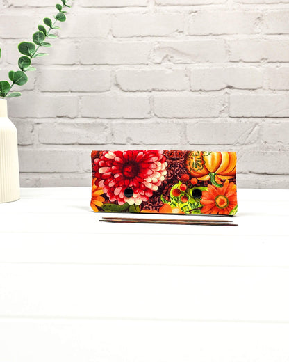 Nadelgarage 15 cm mit orange grünen Blüten handgenäht in Bayern von Nadelmikado