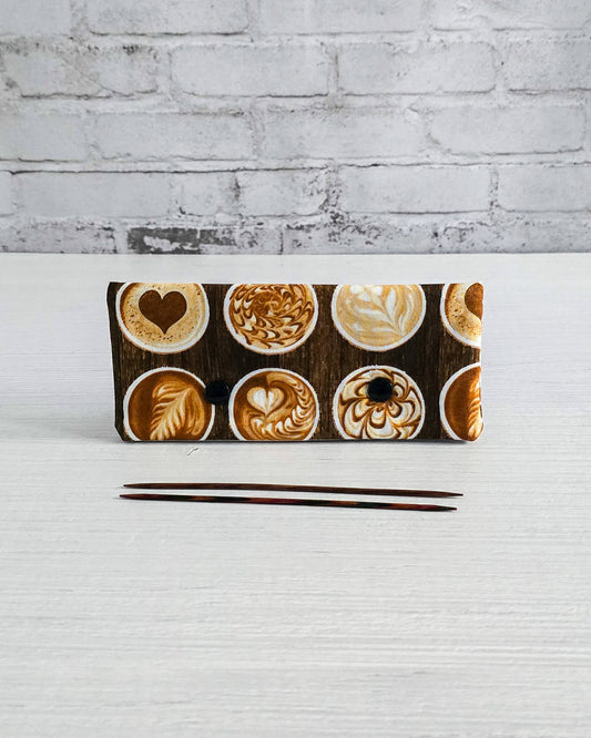 Nadelgarage 15 cm Kaffee Latte Art handgenäht Bayern von Nadelmikado