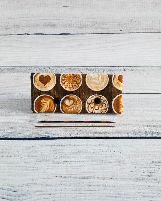 Nadelgarage 15 cm Kaffee Latte Art handgenäht Bayern von Nadelmikado