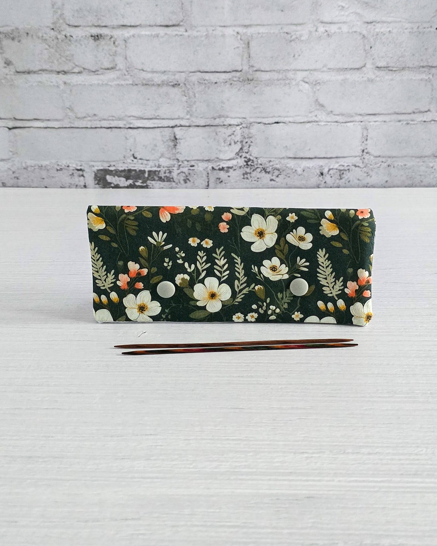 Nadelgarage 15 cm Mossy Blooms, handgenäht in Bayern von Nadelmikado