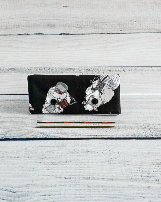 Nadelgarage 15 cm Schäfchen schwarz handgefertigt in Bayern von Nadelmikado